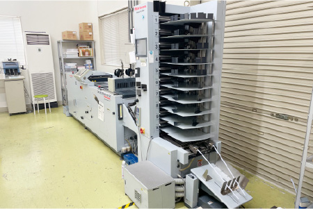 中綴じ製本機 ホリゾン SPF-200A